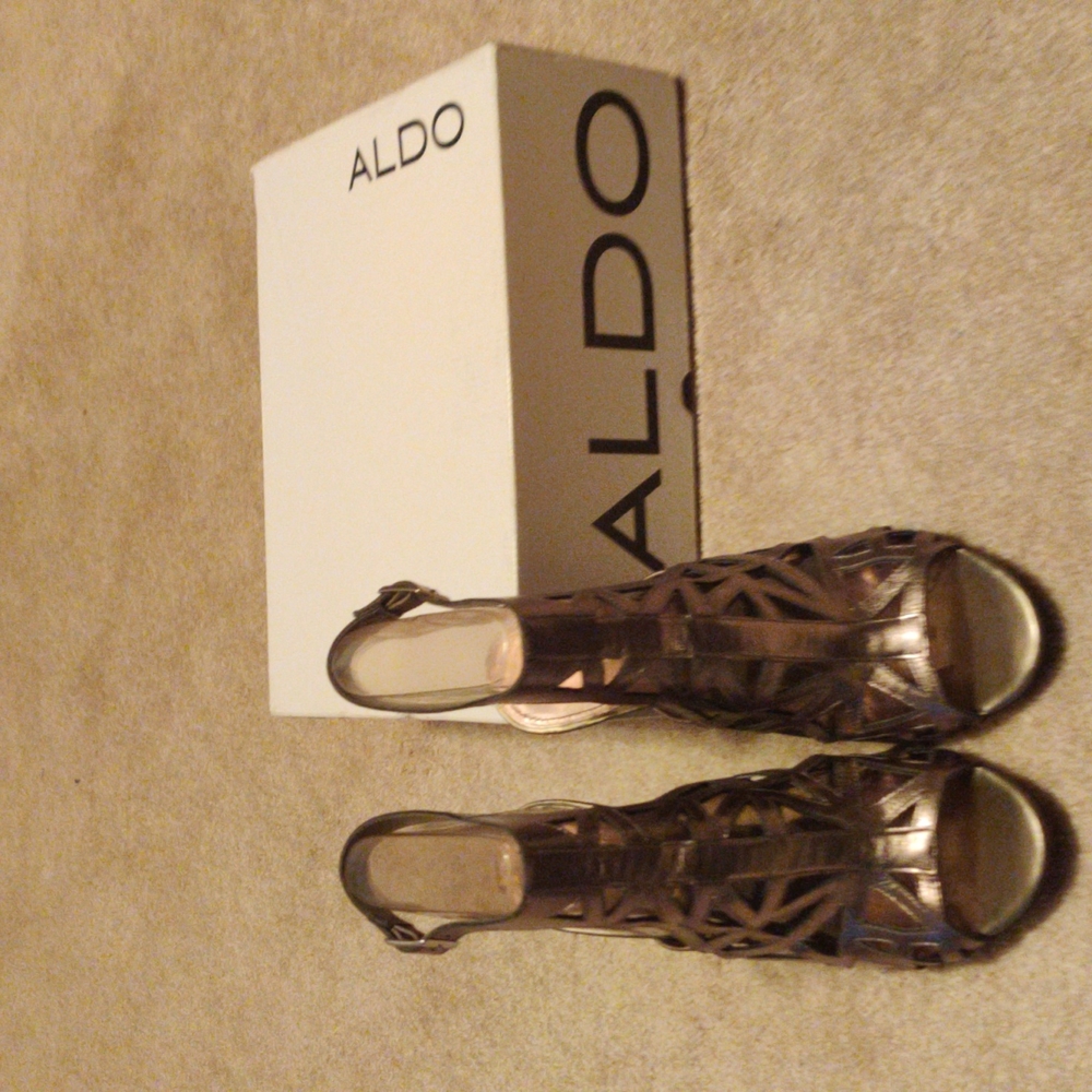 Aldo copper color 8 1/2 sandal